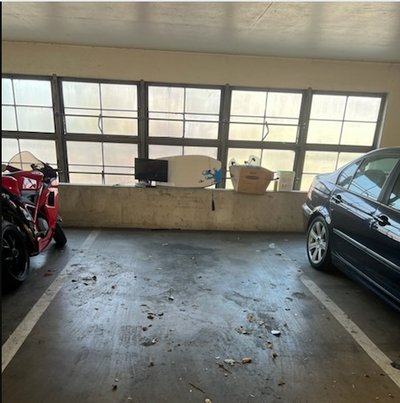 20 x 10 Garage in Los Angeles, California near 640 S Orange Dr, Los Angeles, CA 90036-3508, United States