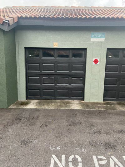 19 x 10 Garage in Tampa, Florida near 15821 Dawson Ridge Dr, Tampa, FL 33647-1322, United States