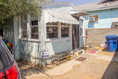 8 x 17 Garage in Los Angeles, California near Plumber Shop, Willow Brook Ave, Los Angeles, CA 90029, United States