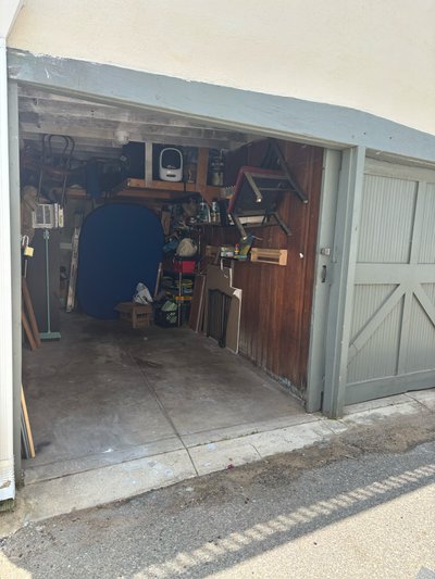 20 x 10 Garage in Los Angeles, California near 2251 Chelan Pl, Los Angeles, CA 90068-2622, United States